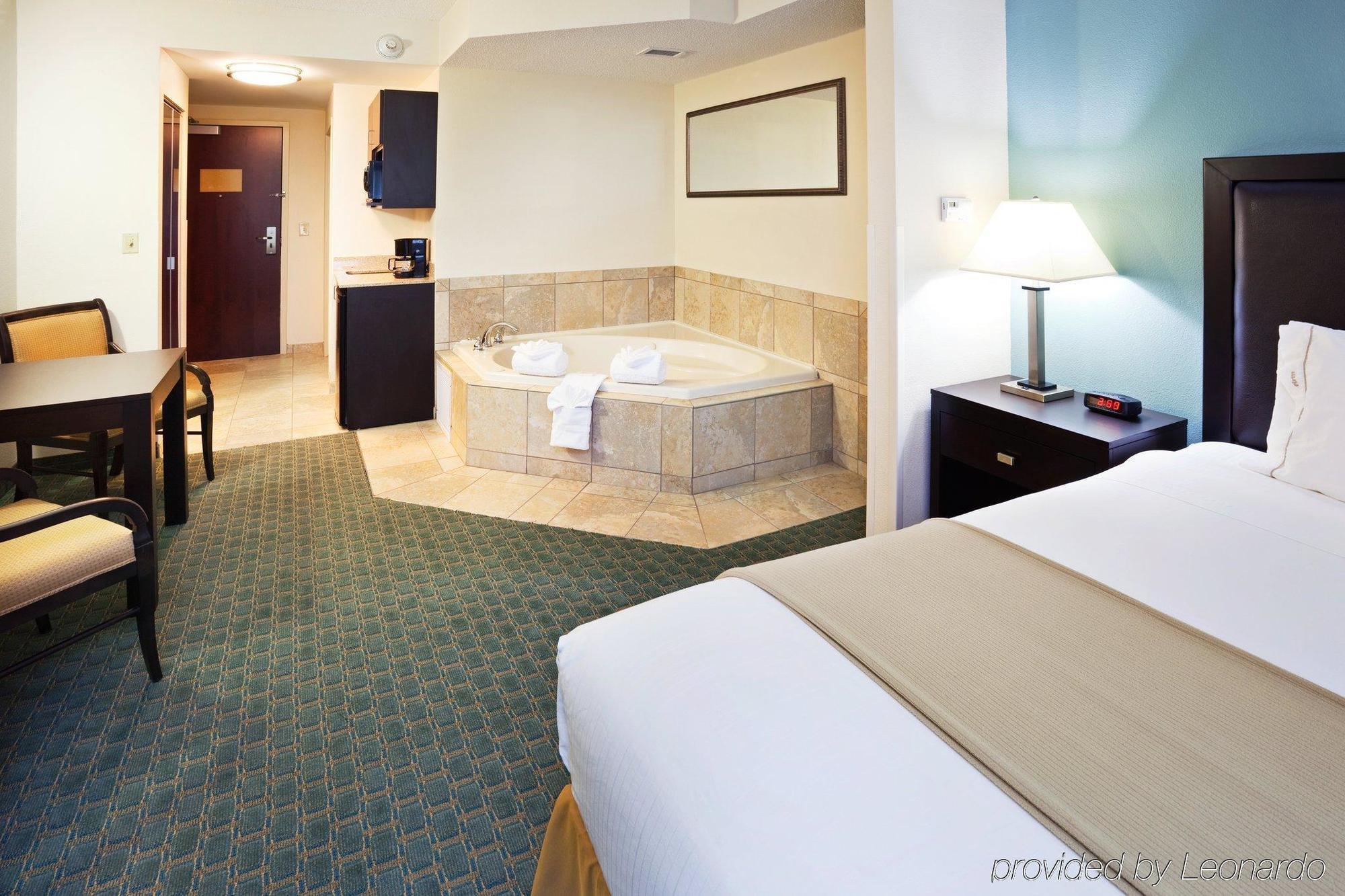 Holiday Inn Express & Suites Lebanon-Nashville Area By Ihg Стая снимка